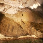 Внутри морской пещеры